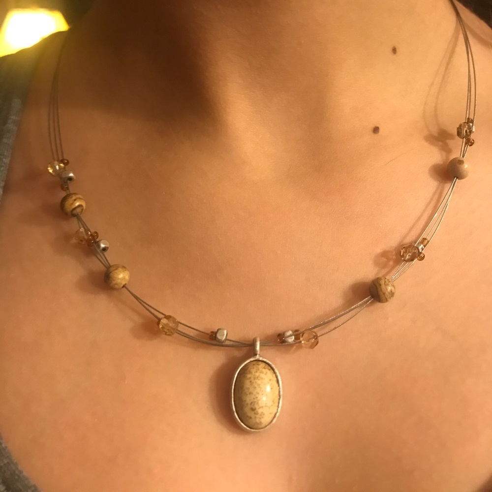 18” delicate wire necklace w/stone/glass beads.